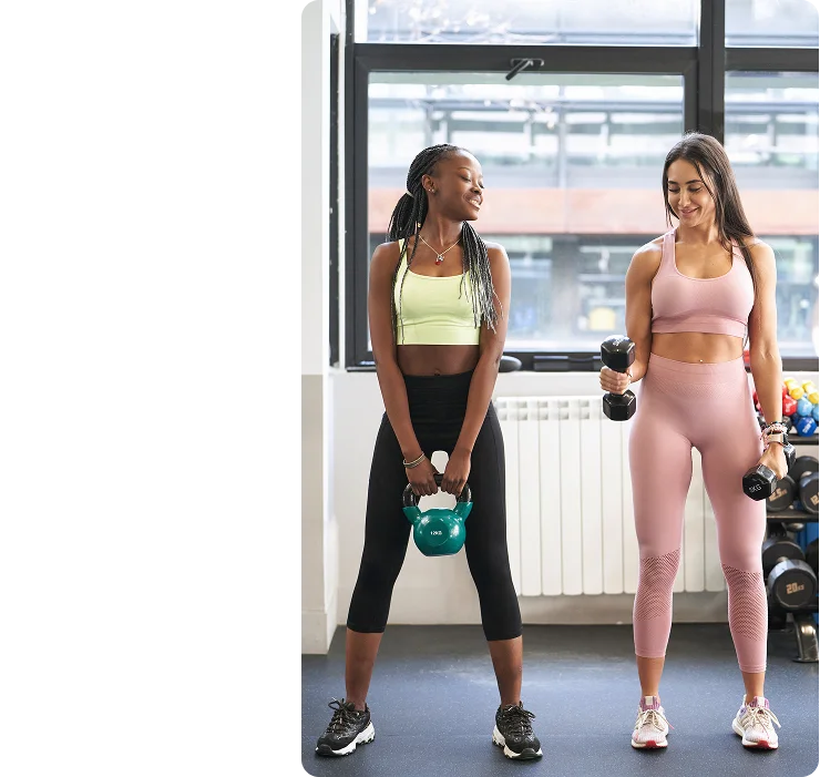 Duas mulheres fazendo exercícios